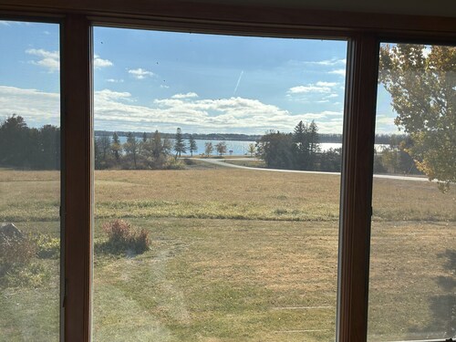 Cozy 2-bedroom/2-bath house located just outside Roy Lake State Park.