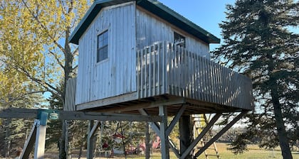 Cozy 2-bedroom/2-bath house located just outside Roy Lake State Park.