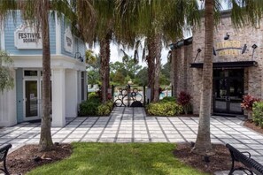 Property grounds - “Modern 4BR Villa with Private Pool Near Disney” (Davenport)