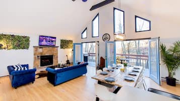 Villa, 5 Bedrooms | Interior