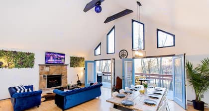 4 BD Stylish Cottage W Private Pool & hot-tub by RedAwning