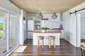 Bungalow, 1 Bedroom | Private kitchen | Fridge, oven, coffee/tea maker, electric kettle
