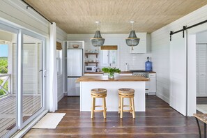 Bungalow, 1 Bedroom | Private kitchen | Fridge, oven, coffee/tea maker, electric kettle