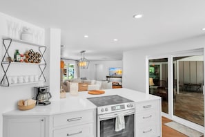 House, 2 Bedrooms | Private kitchen | Fridge, coffee/tea maker, toaster