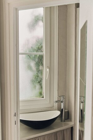 Hair dryer, towels, soap, toilet paper - Cosy Studio Nation 12e (Paris)