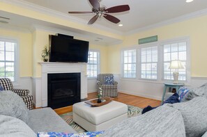 Smart TV - 4BR Duplex Steps to Beach! (Kure Beach)