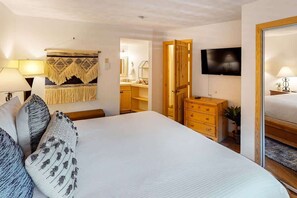 2 bedrooms, desk, iron/ironing board, travel crib