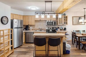 Fridge, microwave, oven, stovetop - AJ’s Outpost | Ski-In Condo | Fireplace + Hot Tub (Breckenridge)