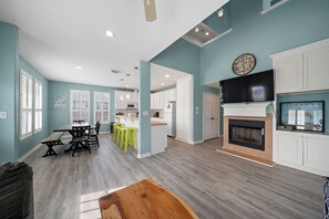 Dining - The Krusty Krab | Pet-Friendly, Estuary Views (Galveston)