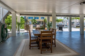 Outdoor dining - Take it Keysie, Waterfront House (Marathon)