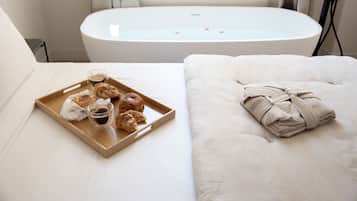 Chambre Double Luxe (1) | Minibar, décoration personnalisée, ameublement personnalisé, bureau