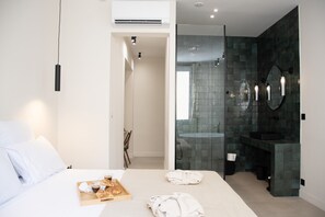 Deluxe tweepersoonskamer (1) | Een minibar, individueel gedecoreerd, individueel gemeubileerd