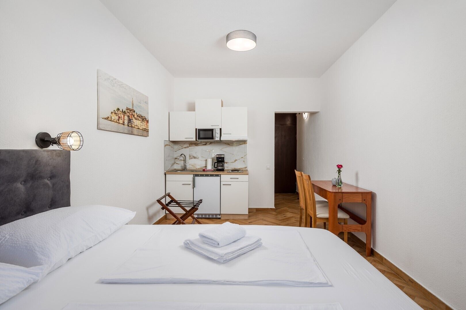 1 slaapkamer, een strijkplank/strijkijzer, wifi, beddengoed