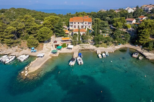 One Bedroom Apartment 1 with Balcony