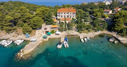 One Bedroom Apartment 1 with Balcony