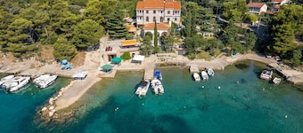 One Bedroom Apartment 5 with Sea view