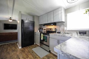 Microondas y placa de cocina