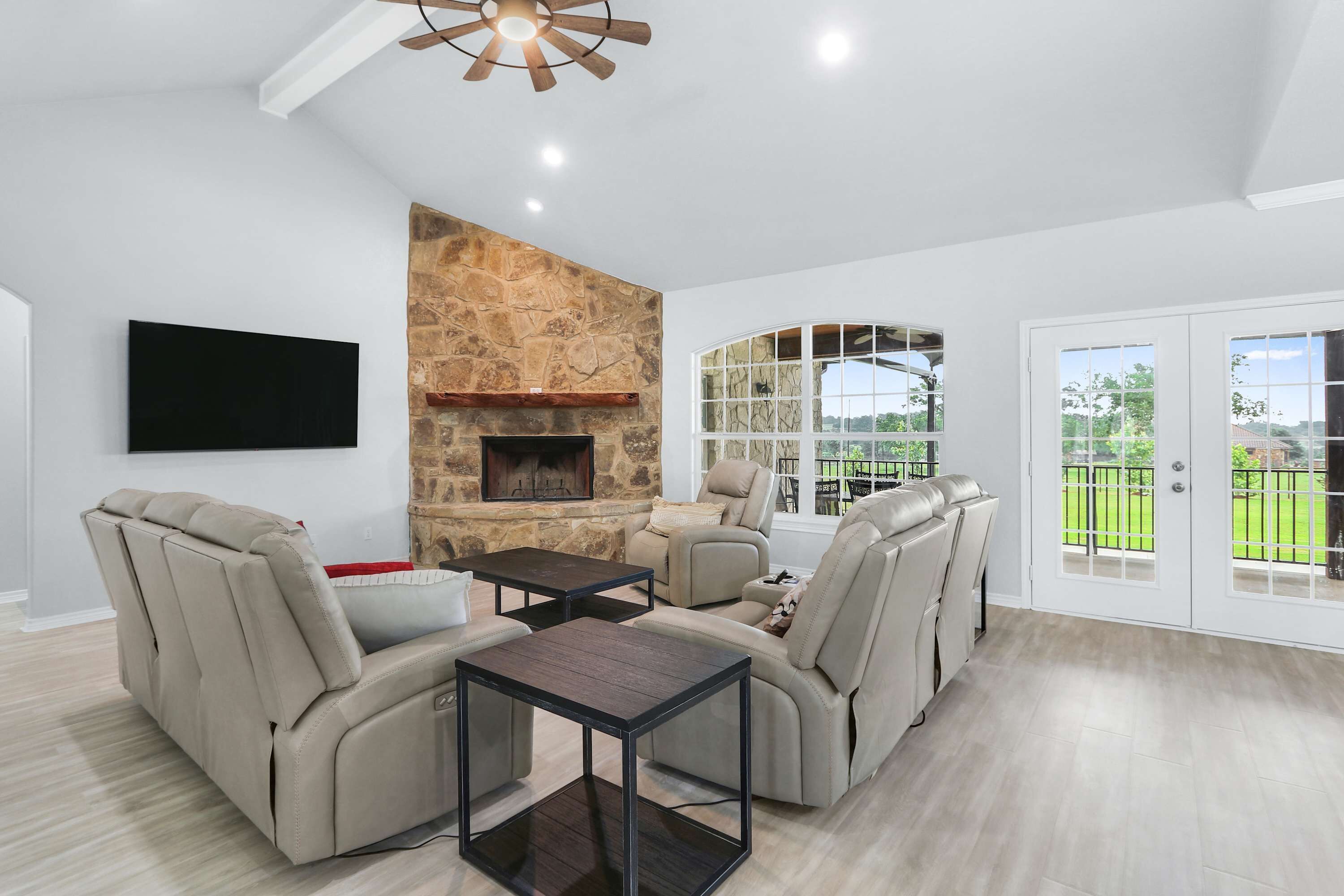 House, Multiple Beds, Fireplace, Garden View (6A Ranch) | Living area