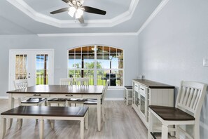 Maison, plusieurs lits, cheminée, vue jardin (6A Ranch) | Restauration