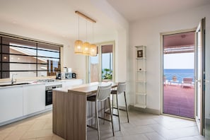 Fridge, microwave, oven, coffee/tea maker