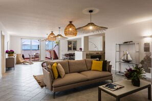 TV - Villa Acqua Saracena by Wonderful Italy (Augusta)