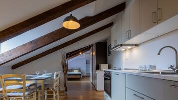 KĂŒhlschrank, Mikrowelle, Ofen, GeschirrspĂŒler