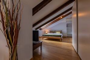 Een strijkplank/strijkijzer, gratis wifi, beddengoed