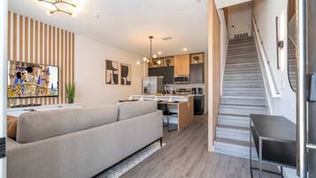 Televisión, libros, oficina