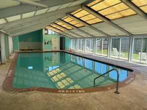 屋内プール、温水プール