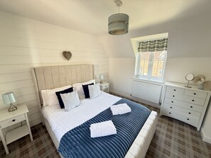 3 slaapkamers, een strijkplank/strijkijzer, gratis wifi, beddengoed