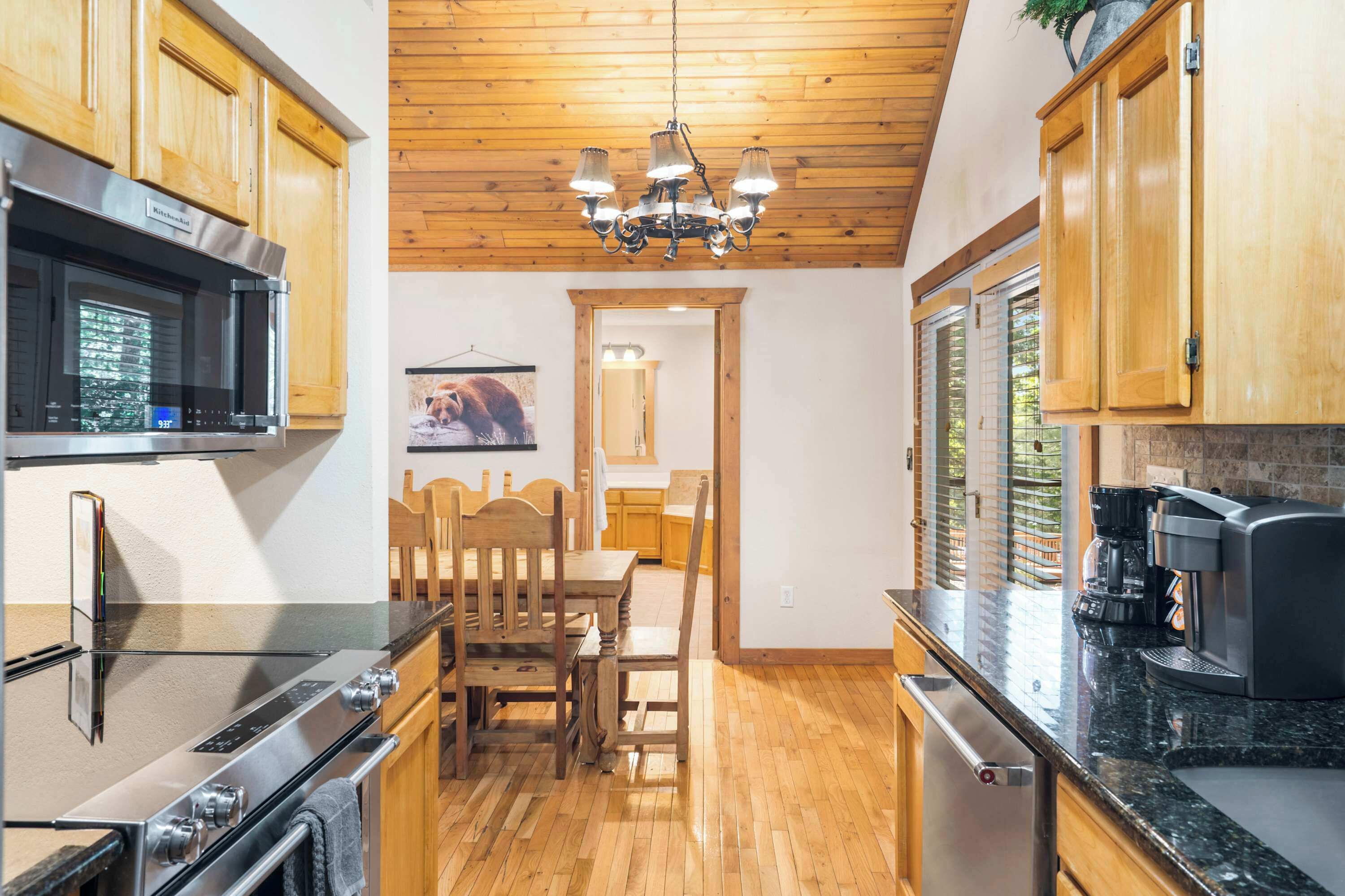 Cabin, Multiple Beds, Balcony, Garden View (Baldknobber Ridge Escape) | Private kitchen