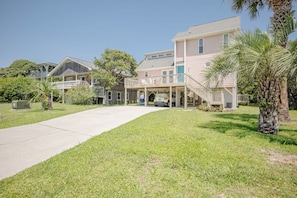 Exterior - Sunkissed: Comfy Cottage with Ocean Views and Close Beach Access (Oak Island)