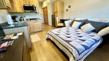 2 bedrooms, desk, free WiFi, bed sheets
