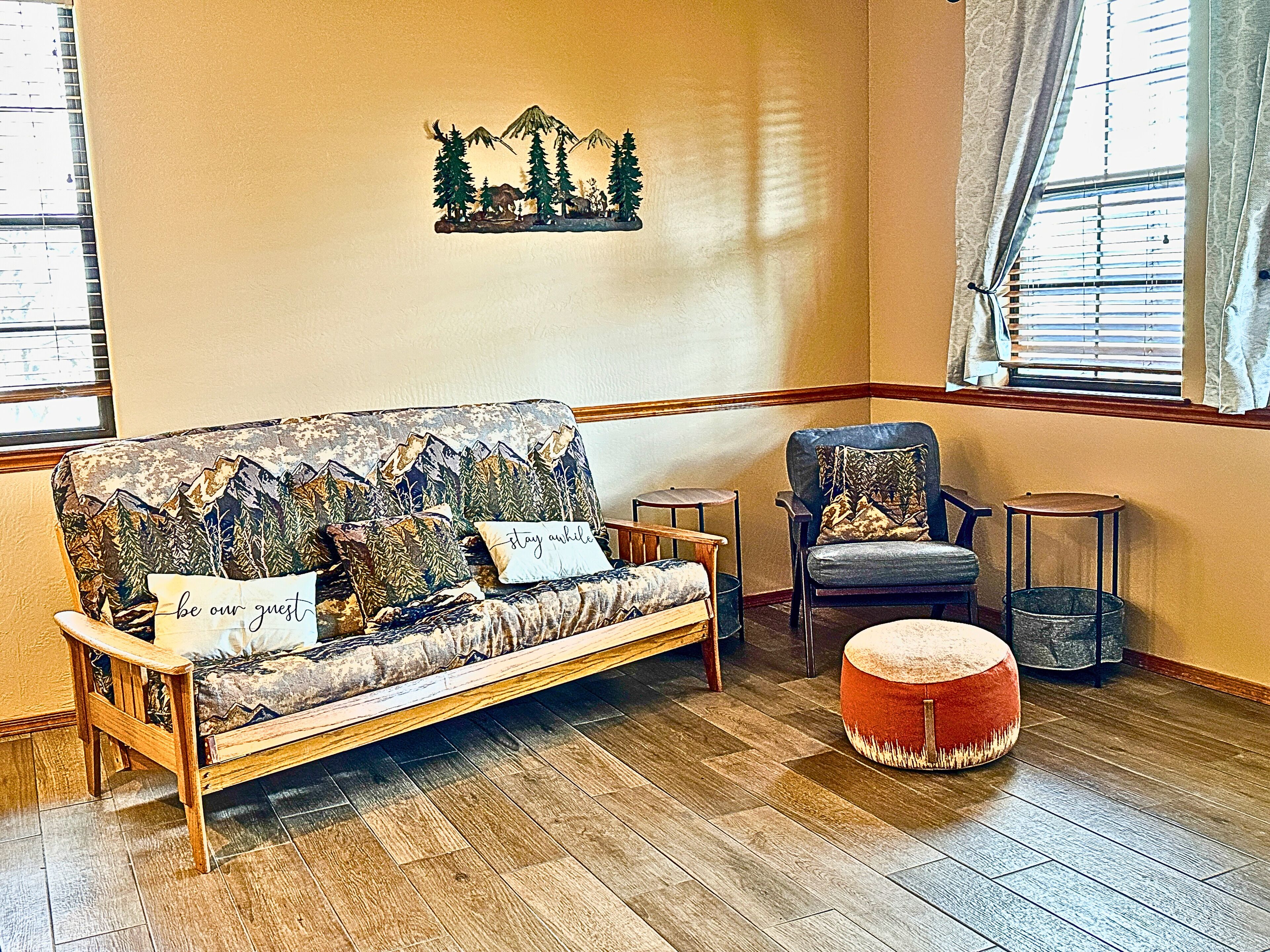 Een smart-tv en boeken