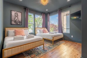 8 soverom, strykejern/-brett, wi-fi (inkludert) og sengetøy