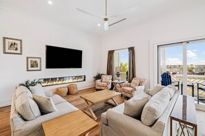 Unclassified image, 5 of 48, button