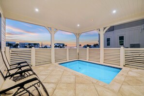 Unclassified image, 2 of 48, button