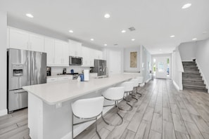 Dishwasher - Nine Bedroom Villa/Sleeps 20/Private Pool/Spa/Free WIFI (Kissimmee)