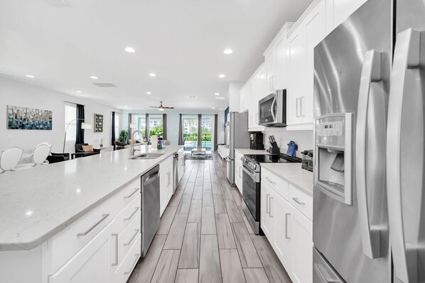 Dishwasher - Nine Bedroom Villa/Sleeps 20/Private Pool/Spa/Free WIFI (Kissimmee)