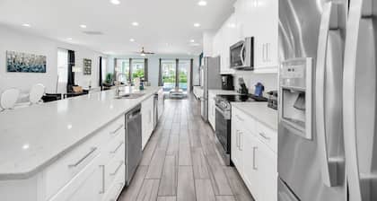 Nine Bedroom Villa/Sleeps 20/Private Pool/Spa/Free WIFI