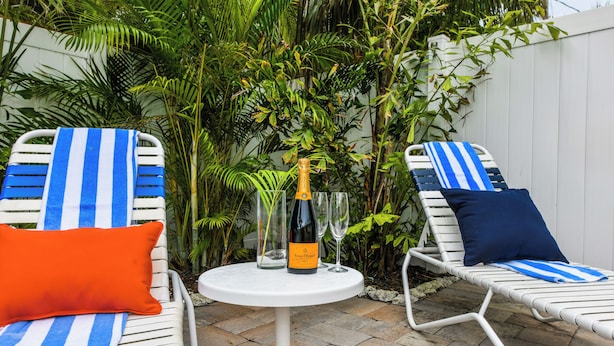 Terrace/patio - Family Home with Private Pool, 3 mins from Beach! - Ariel's by the Sea (Holmes Beach)