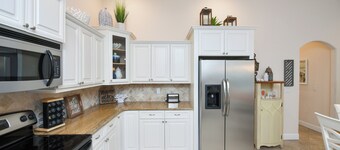 Family Home with Private Pool, 3 mins from Beach! - Ariel's by the Sea