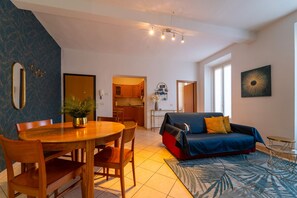 Apartment, Lake View | In-room dining