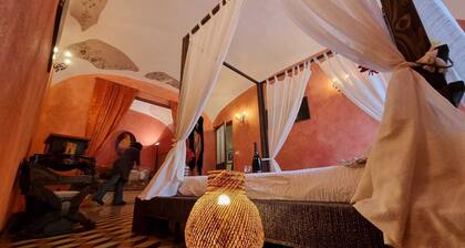 Romantic and cozy old mansion, suitable for families, dogs welcome.