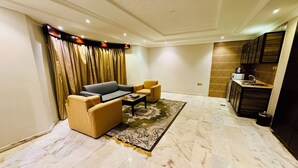 Grand Apartment, 1 Bedroom, Large Living room | Khu phòng khách