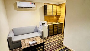 Apartment, 1 bedroom, small Livingroom | Khu phòng khách