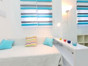 2 habitaciones y tabla de planchar con plancha 