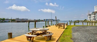 Tranquil Tides Retreat - Waterfront on Chincoteague Island!