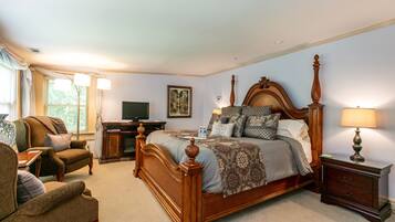 Deluxe Room, Non Smoking | 1 bedroom, individually decorated, individually furnished