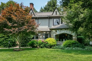 Front of property - North Lodge Bed & Breakfast (Asheville)